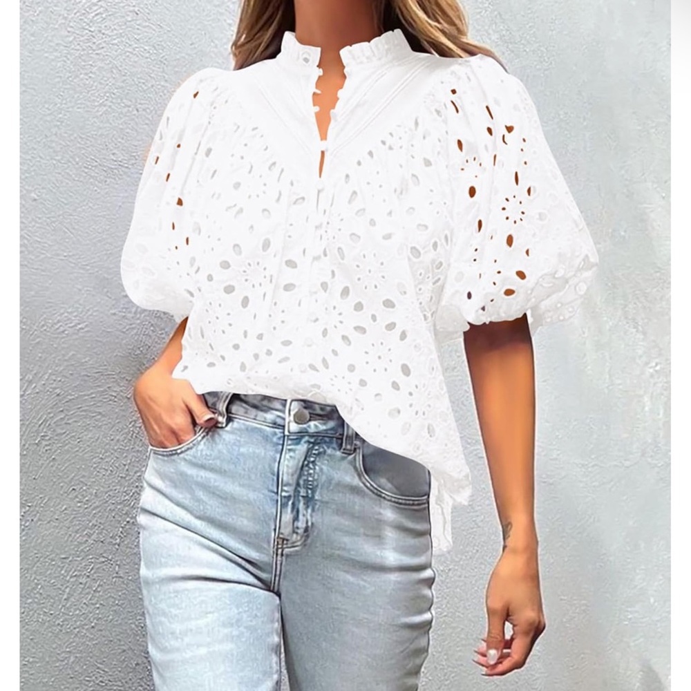 Size Medium Eyelet Top